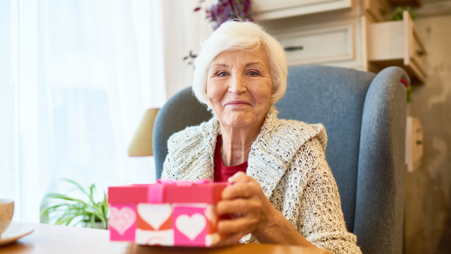 Quel cadeau offrir à une femme de 90 ans ? Facilavi Le blog